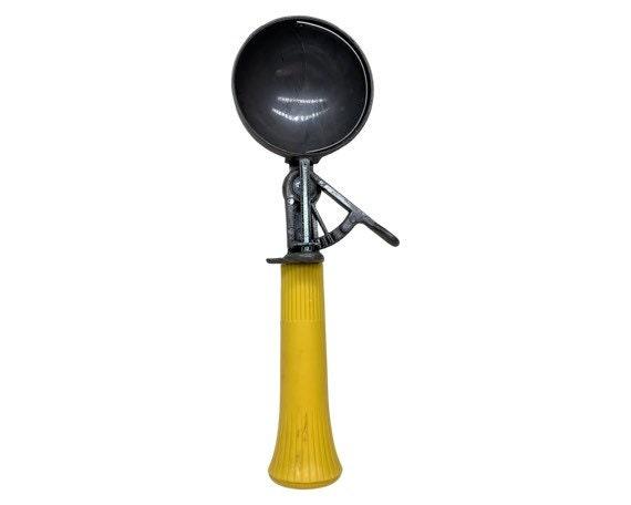 Vintage Ice Cream Scoop, Yellow Plastic Handle With Metal Scooper, Vintage Utensils, 1950s Retro Kitchen -Located at Funkyhouse Vintage Antique Store, Weiser Idaho