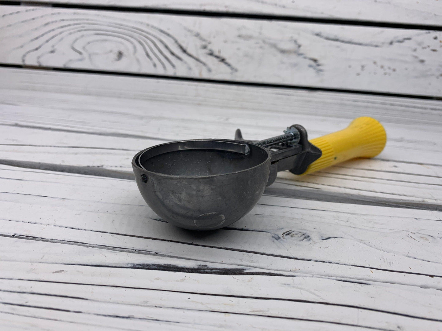 Vintage Ice Cream Scoop, Yellow Plastic Handle With Metal Scooper, Vintage Utensils, 1950s Retro Kitchen -Located at Funkyhouse Vintage Antique Store, Weiser Idaho