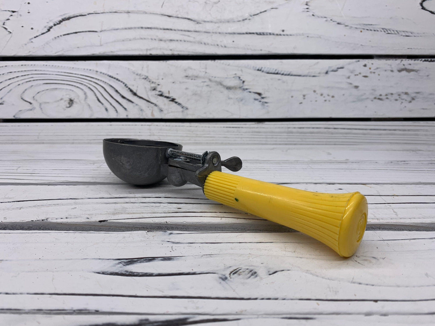 Vintage Ice Cream Scoop, Yellow Plastic Handle With Metal Scooper, Vintage Utensils, 1950s Retro Kitchen -Located at Funkyhouse Vintage Antique Store, Weiser Idaho