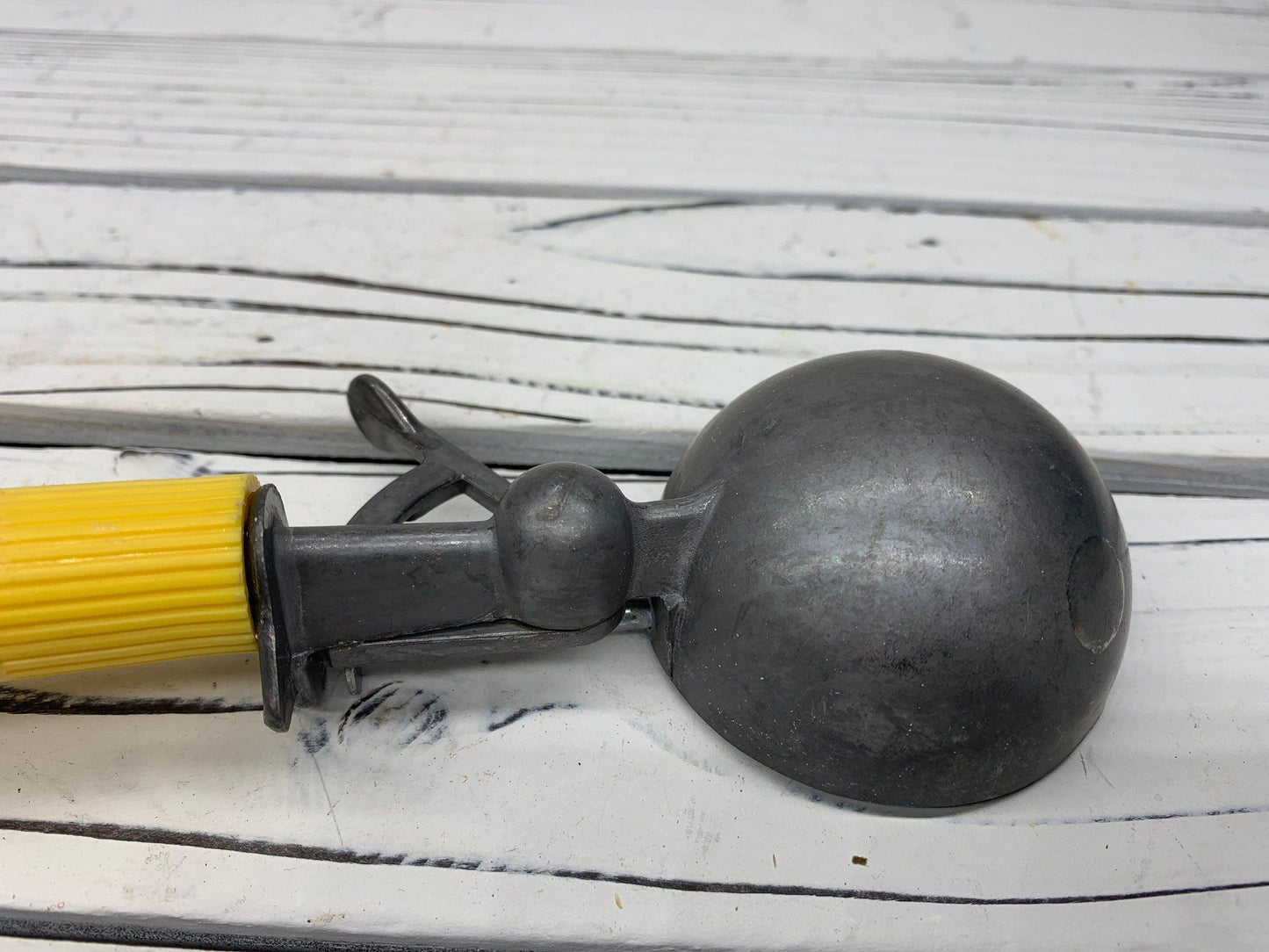 Vintage Ice Cream Scoop, Yellow Plastic Handle With Metal Scooper, Vintage Utensils, 1950s Retro Kitchen -Located at Funkyhouse Vintage Antique Store, Weiser Idaho