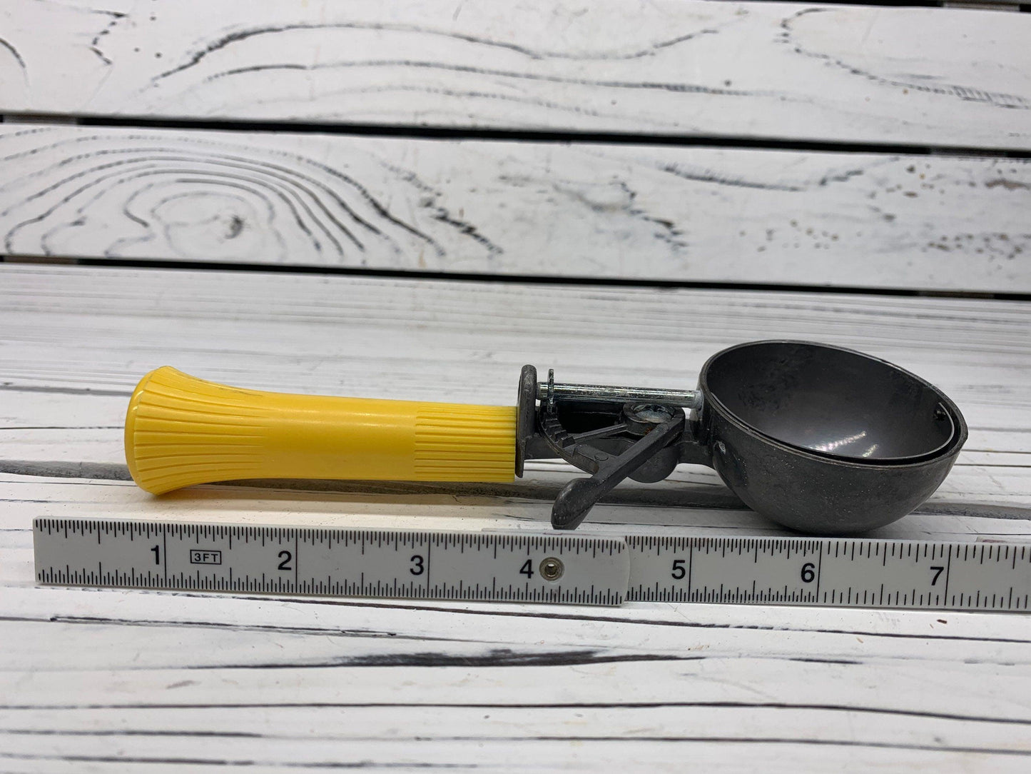 Vintage Ice Cream Scoop, Yellow Plastic Handle With Metal Scooper, Vintage Utensils, 1950s Retro Kitchen -Located at Funkyhouse Vintage Antique Store, Weiser Idaho