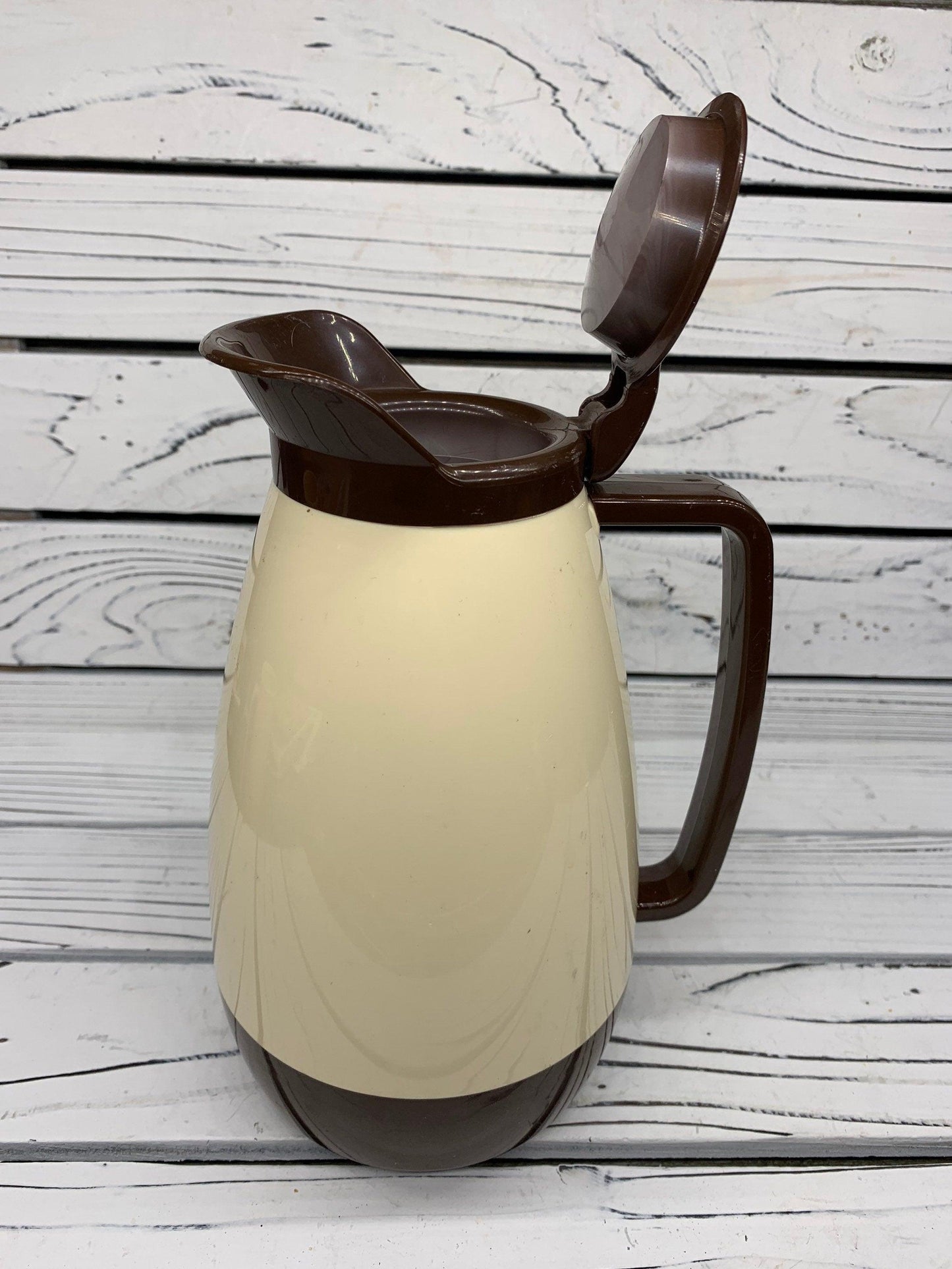 Vintage Thermo-Serv Plastic Coffee Carafe, Brown And Beige 1 Liter Flip Lid Plastic Pitcher -Located at Funkyhouse Vintage Antique Store, Weiser Idaho