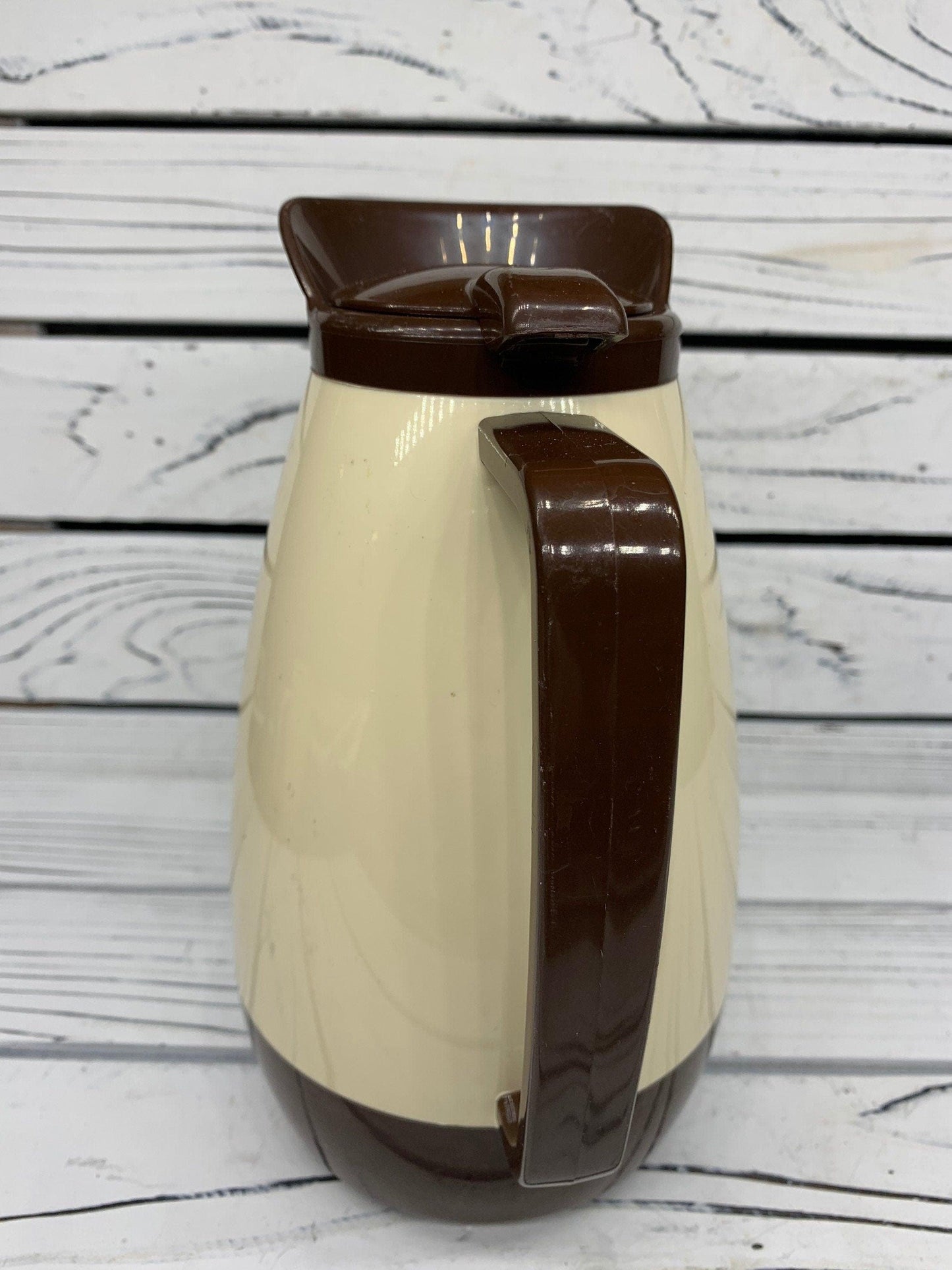 Vintage Thermo-Serv Plastic Coffee Carafe, Brown And Beige 1 Liter Flip Lid Plastic Pitcher -Located at Funkyhouse Vintage Antique Store, Weiser Idaho