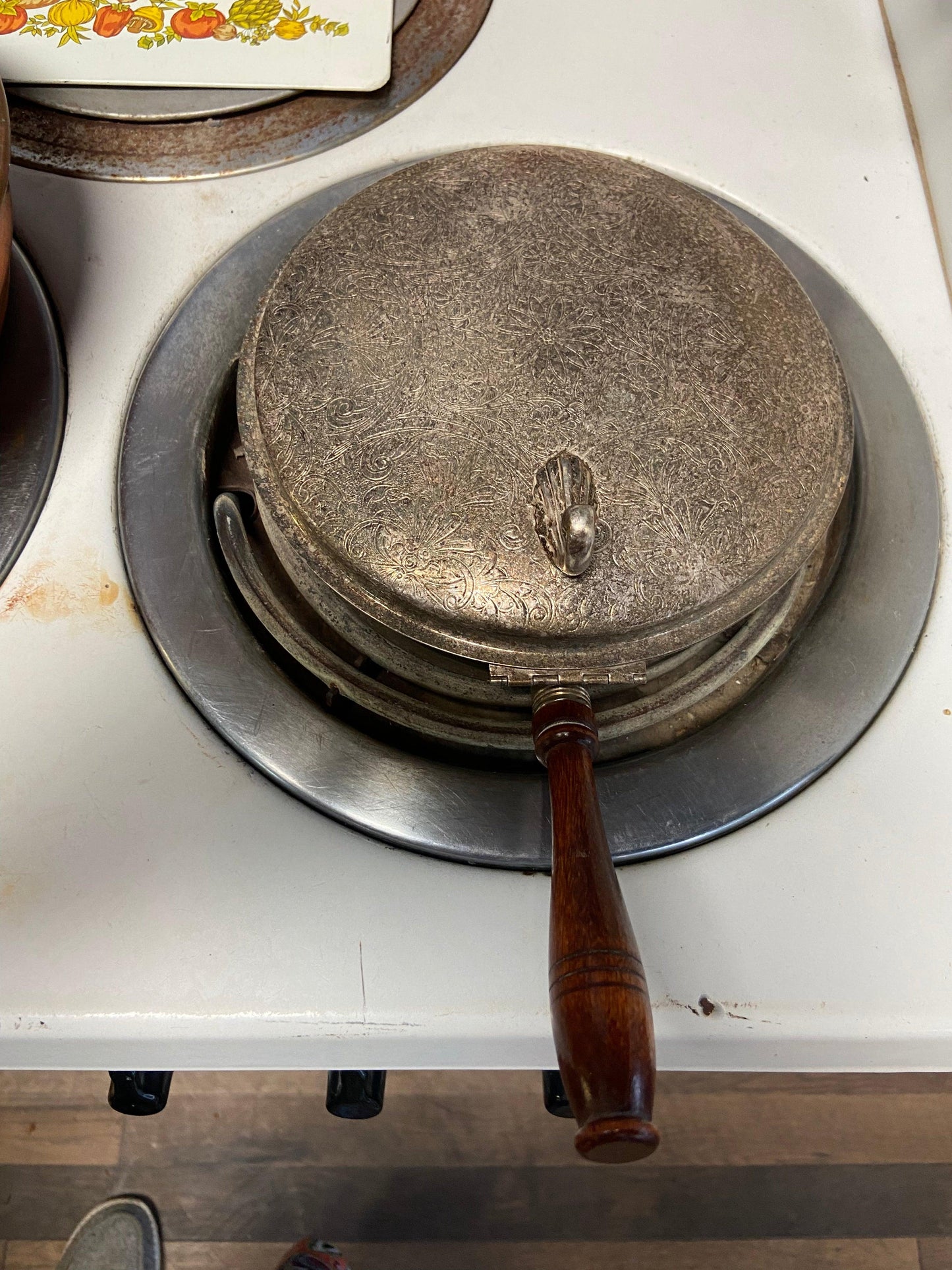 Butler Crumb Catcher, Silver Plated Wood Handle, Top Opens -Located at Funkyhouse Vintage Antique Store, Weiser Idaho