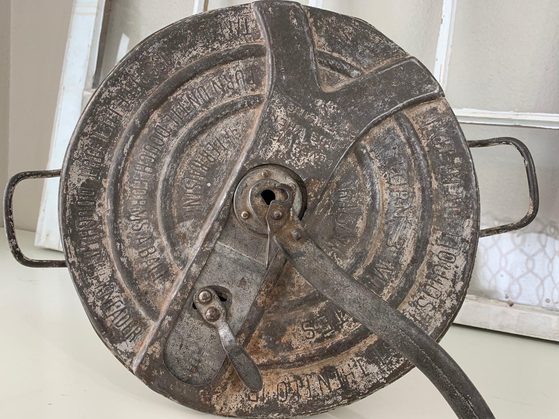Landers Frary Universal Bread Maker No 4, Vintage Metal Kitchen Appliances -Located at Funkyhouse Vintage Antique Store, Weiser Idaho