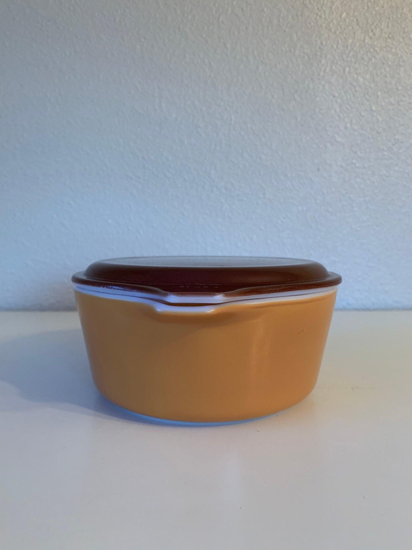 Pyrex 472 1 1/2 Pint Casserole Dish , Old Orchard Pattern, Solid Orange With Solid Brown Lid -Located at Funkyhouse Vintage Antique Store, Weiser Idaho