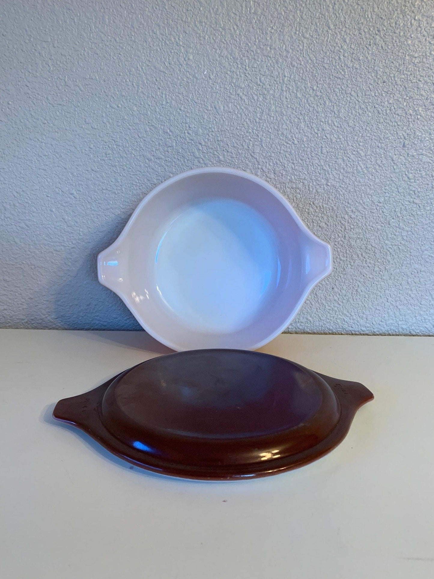 Pyrex 472 1 1/2 Pint Casserole Dish , Old Orchard Pattern, Solid Orange With Solid Brown Lid -Located at Funkyhouse Vintage Antique Store, Weiser Idaho