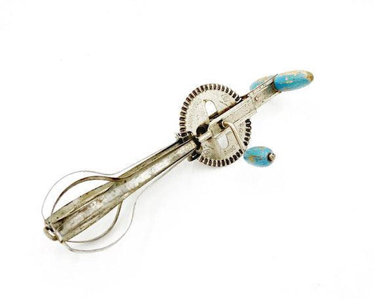 Vintage Blue Egg Beater With Wood Handle, Double Whirl Scrambler, 1950s MCM Mid Century Modern Retro Kitchen Decor -Located at Funkyhouse Vintage Antique Store, Weiser Idaho