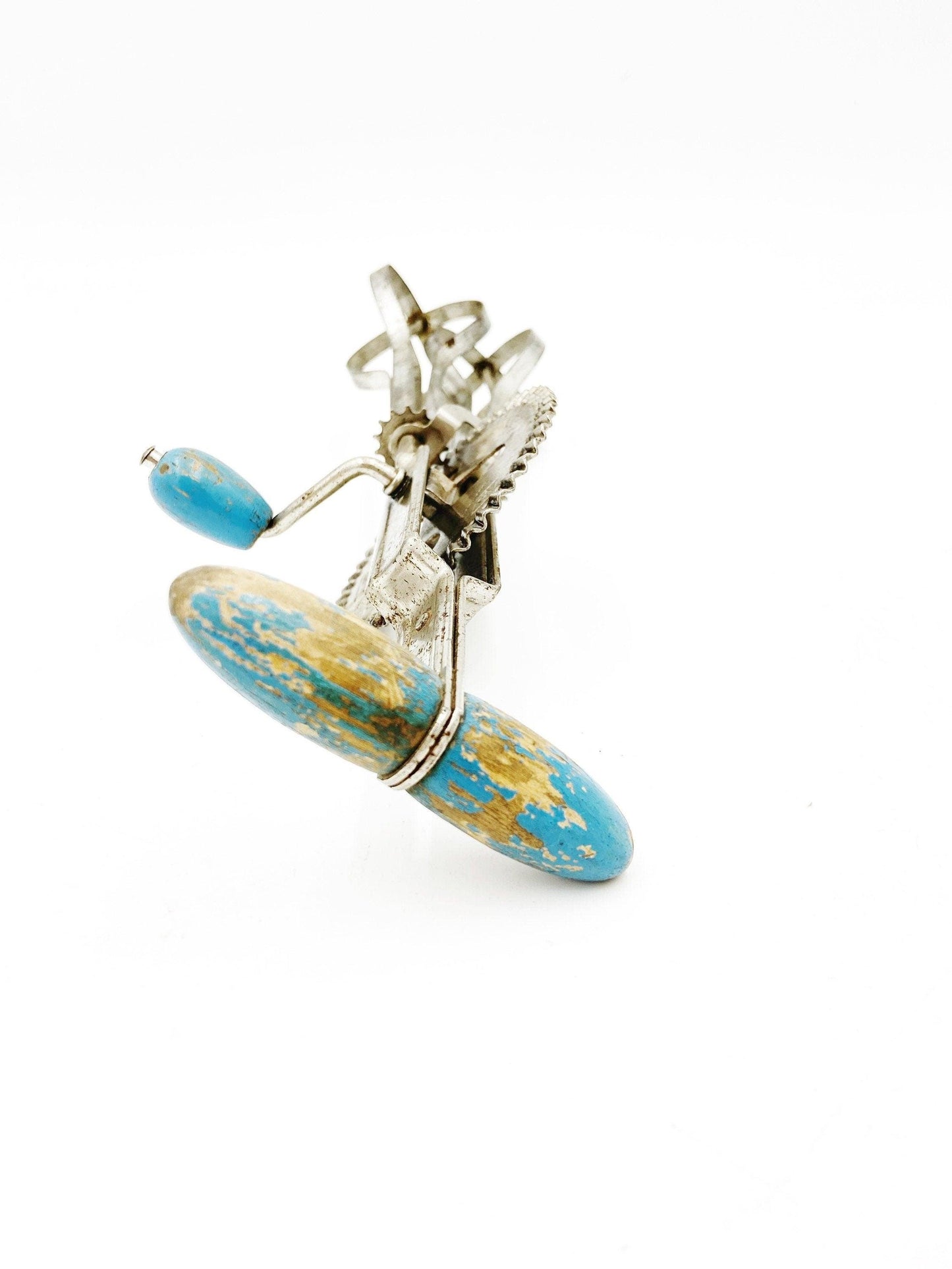 Vintage Blue Egg Beater With Wood Handle, Double Whirl Scrambler, 1950s MCM Mid Century Modern Retro Kitchen Decor -Located at Funkyhouse Vintage Antique Store, Weiser Idaho