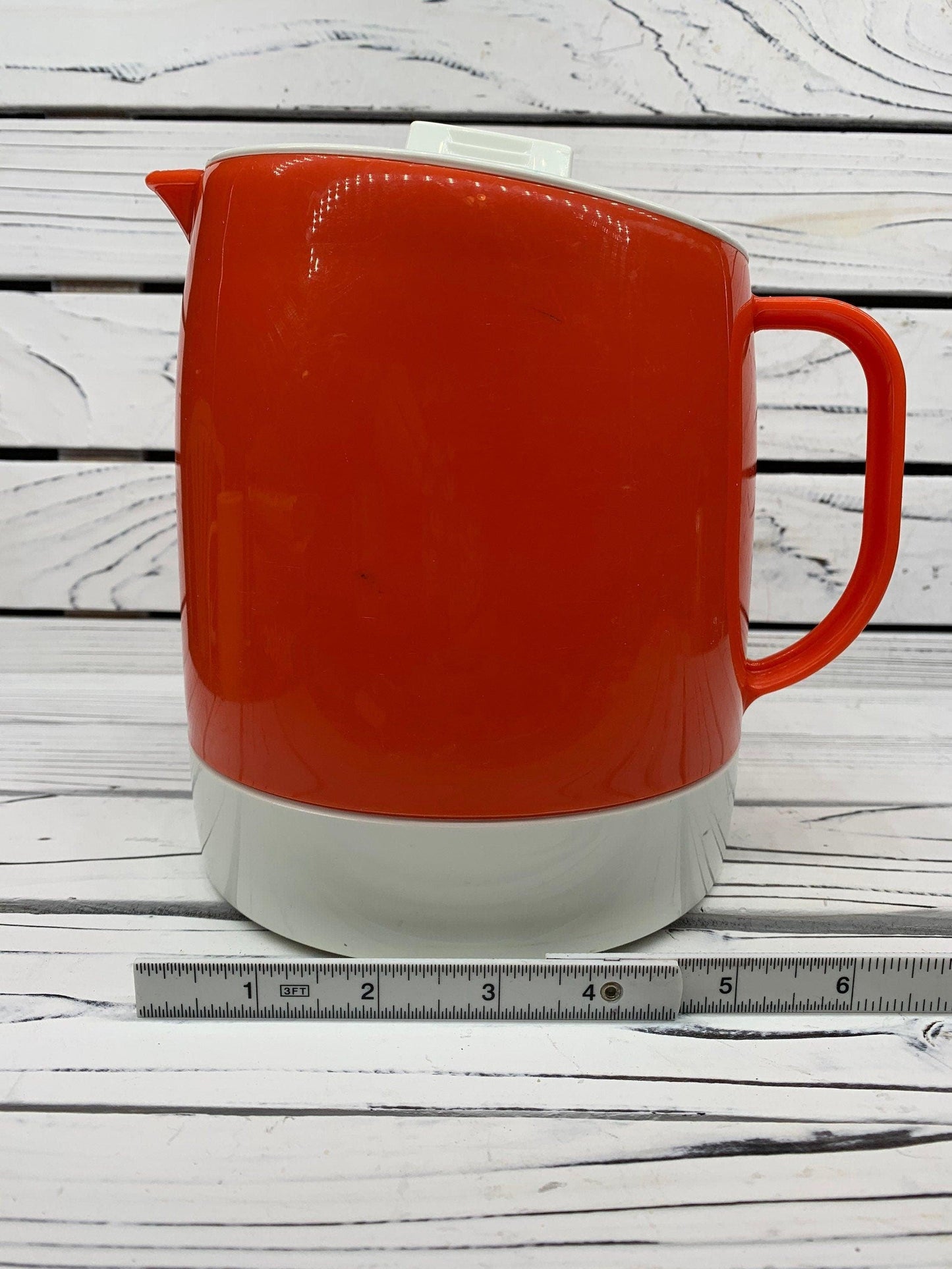 Vintage Quickut Pitcher in Orange and White, Food Storage, Retro Kitchen, Mid Century Modern Kitchen Decor, 1960s Kitchen -Located at Funkyhouse Vintage Antique Store, Weiser Idaho