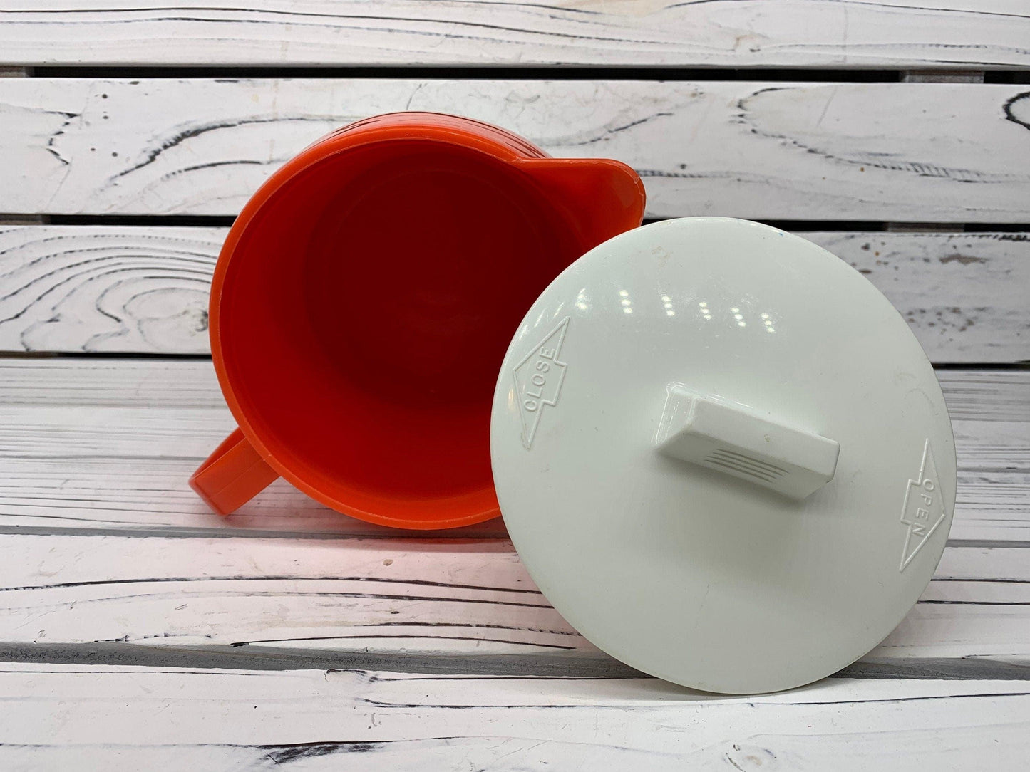 Vintage Quickut Pitcher in Orange and White, Food Storage, Retro Kitchen, Mid Century Modern Kitchen Decor, 1960s Kitchen -Located at Funkyhouse Vintage Antique Store, Weiser Idaho