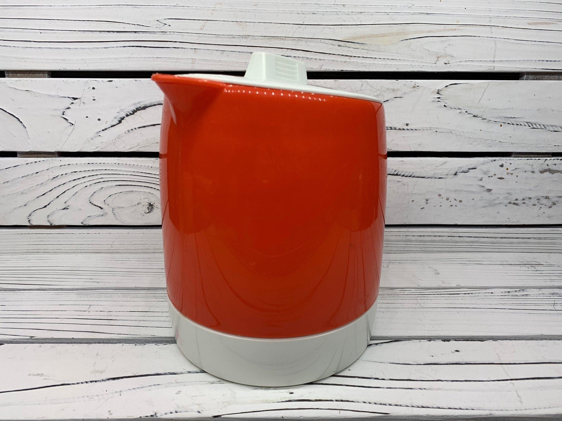 Vintage Quickut Pitcher in Orange and White, Food Storage, Retro Kitchen, Mid Century Modern Kitchen Decor, 1960s Kitchen -Located at Funkyhouse Vintage Antique Store, Weiser Idaho